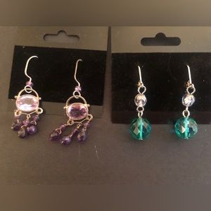2 pairs of Earrings